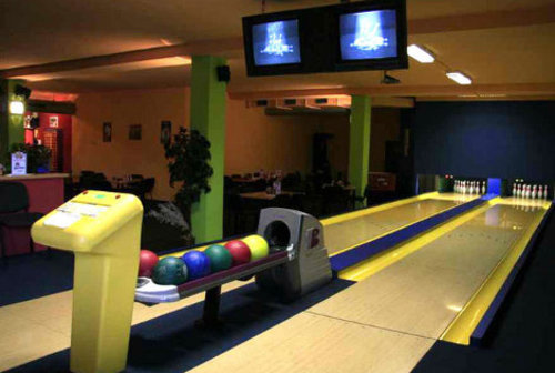 Bowling bar