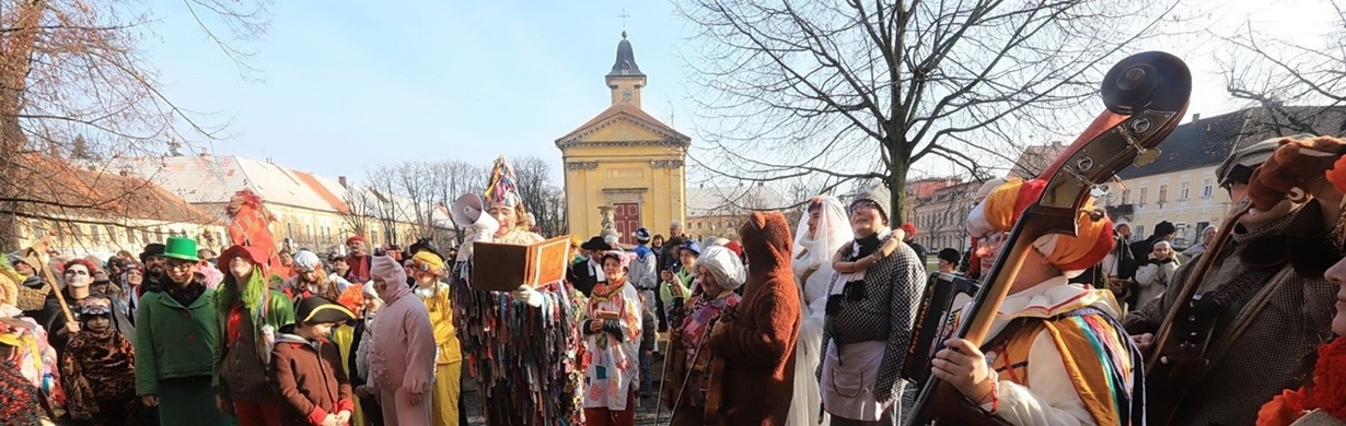 Osmý ročník Josefovského masopustu 2025, tradiční veselí v kulisách pevnostního města